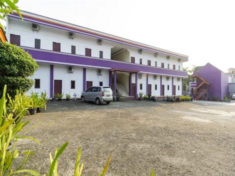 Super Oyo 3978 Hotel Danau Indah Бекаси Екстериор снимка