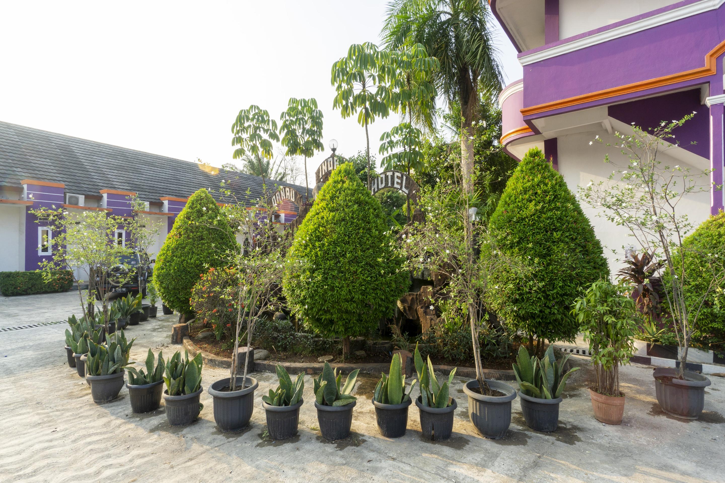 Super Oyo 3978 Hotel Danau Indah Бекаси Екстериор снимка