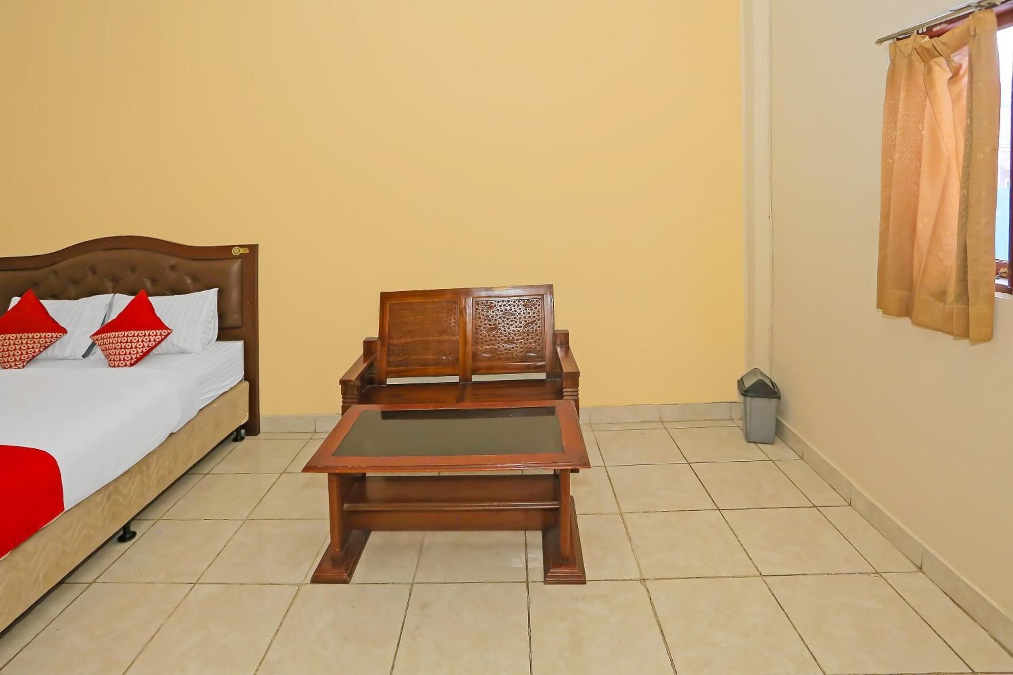 Super Oyo 3978 Hotel Danau Indah Бекаси Екстериор снимка