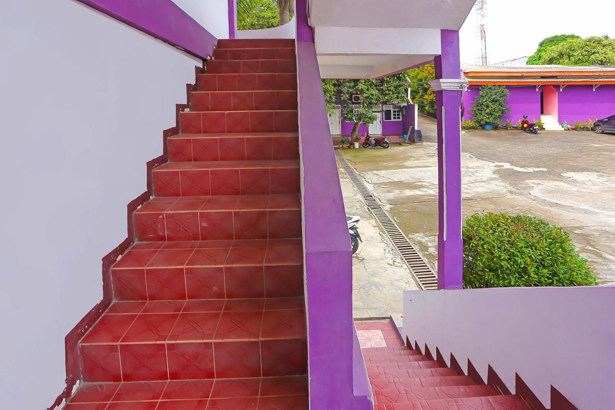 Super Oyo 3978 Hotel Danau Indah Бекаси Екстериор снимка
