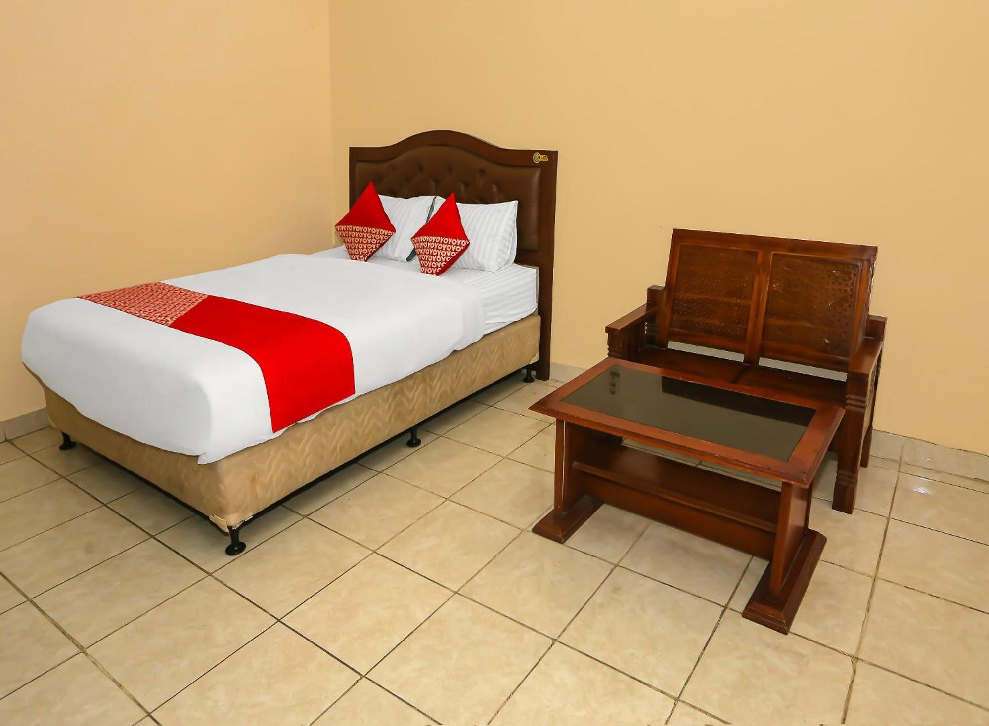 Super Oyo 3978 Hotel Danau Indah Бекаси Екстериор снимка