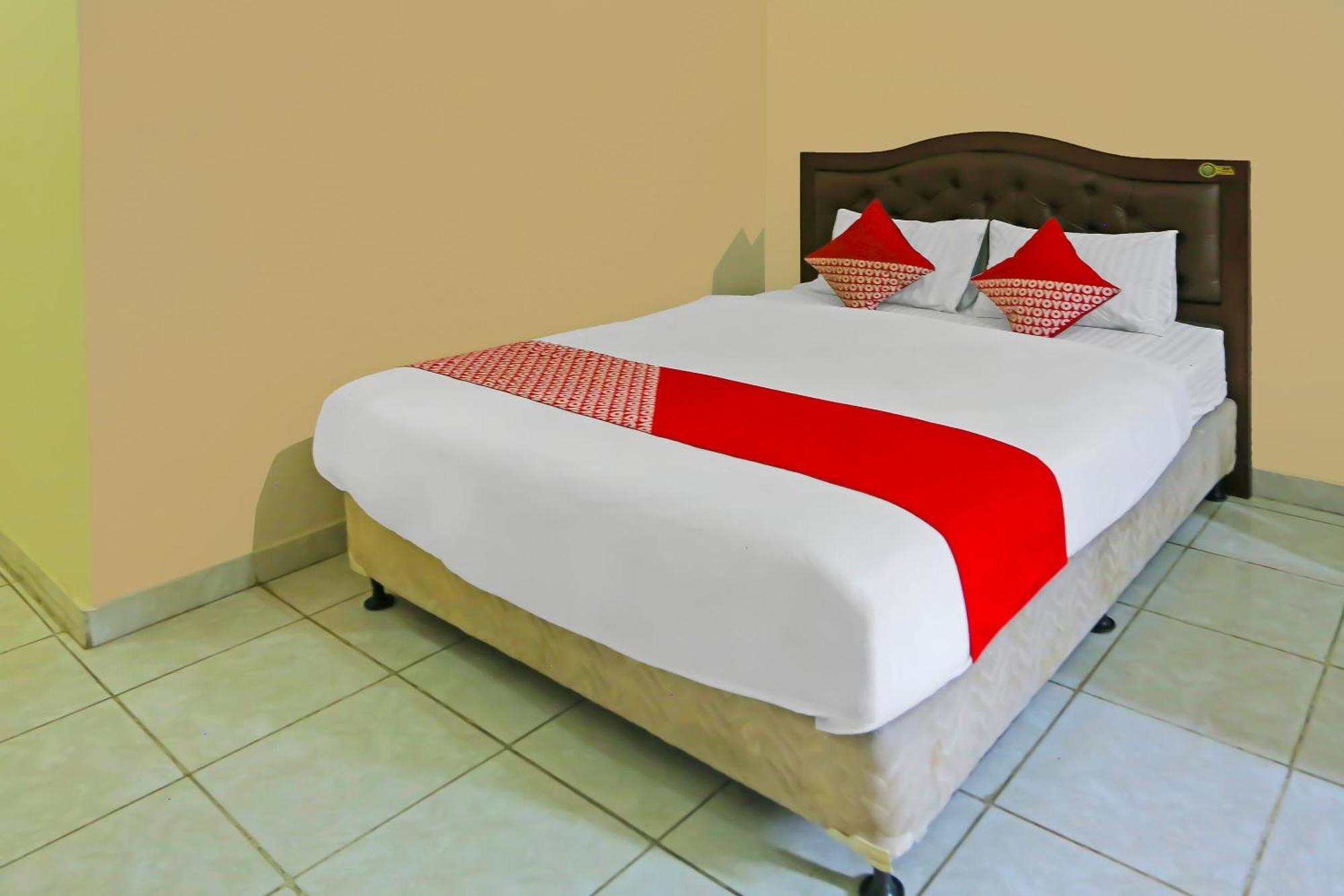 Super Oyo 3978 Hotel Danau Indah Бекаси Екстериор снимка