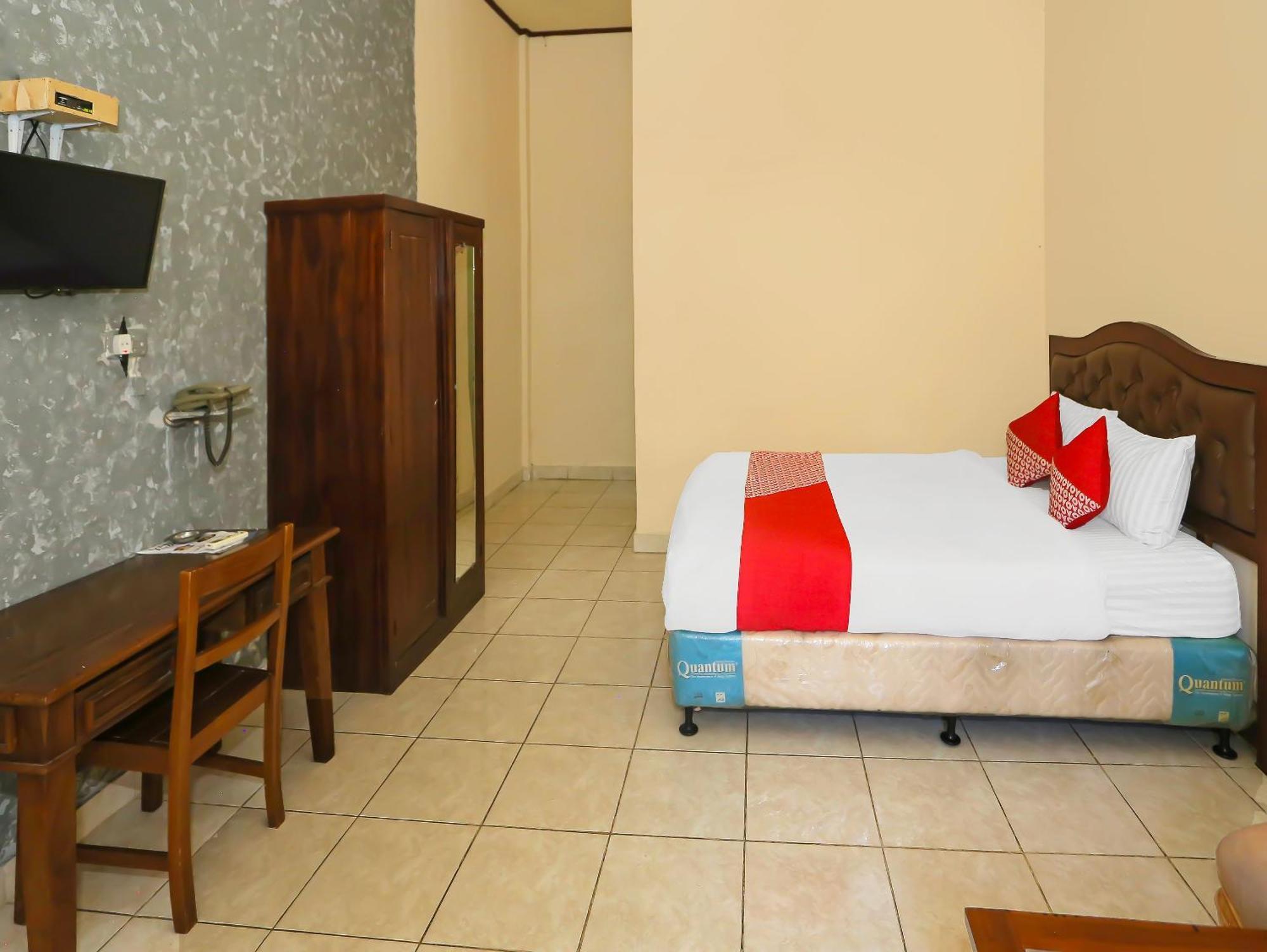 Super Oyo 3978 Hotel Danau Indah Бекаси Екстериор снимка