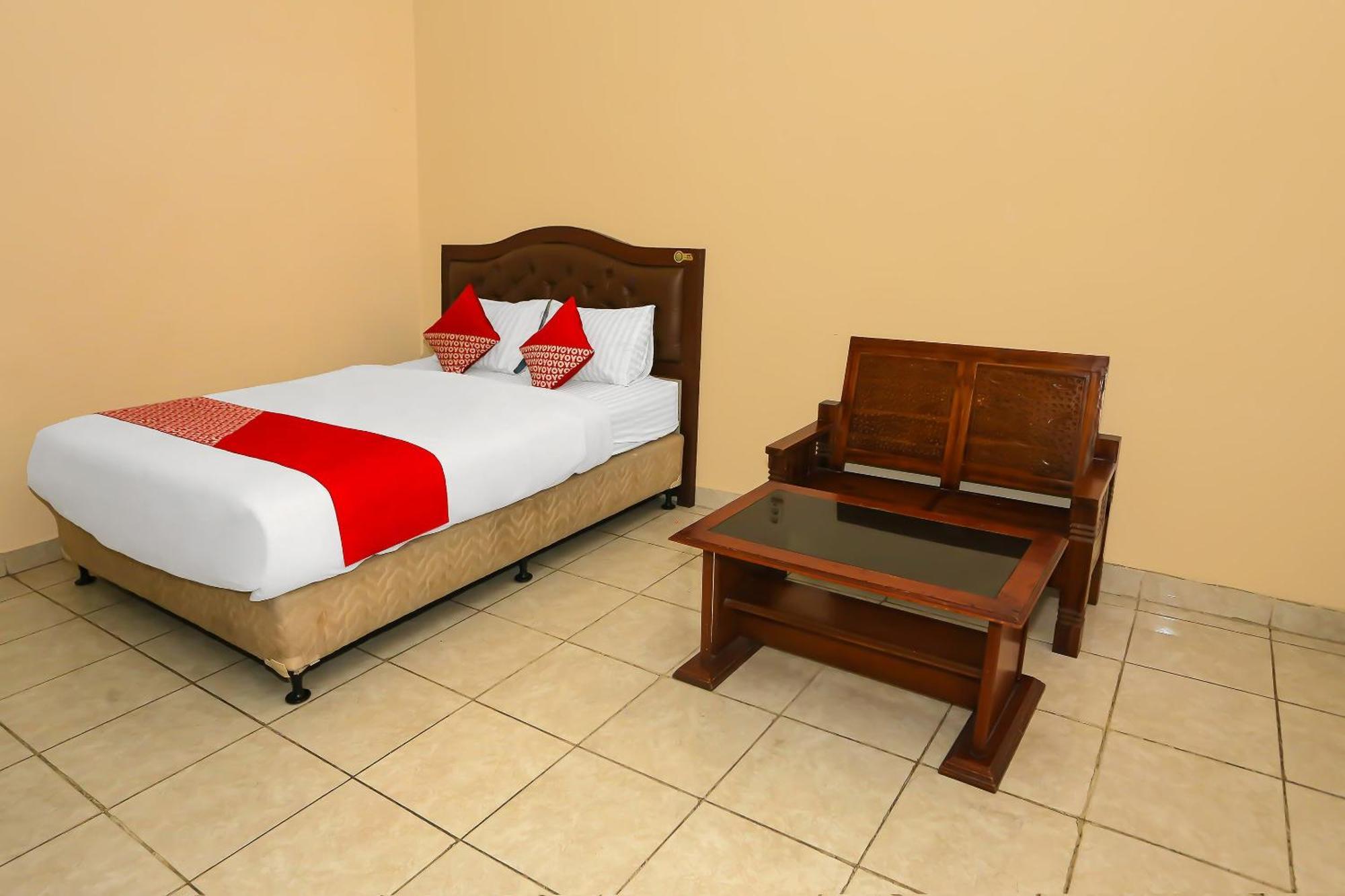Super Oyo 3978 Hotel Danau Indah Бекаси Екстериор снимка