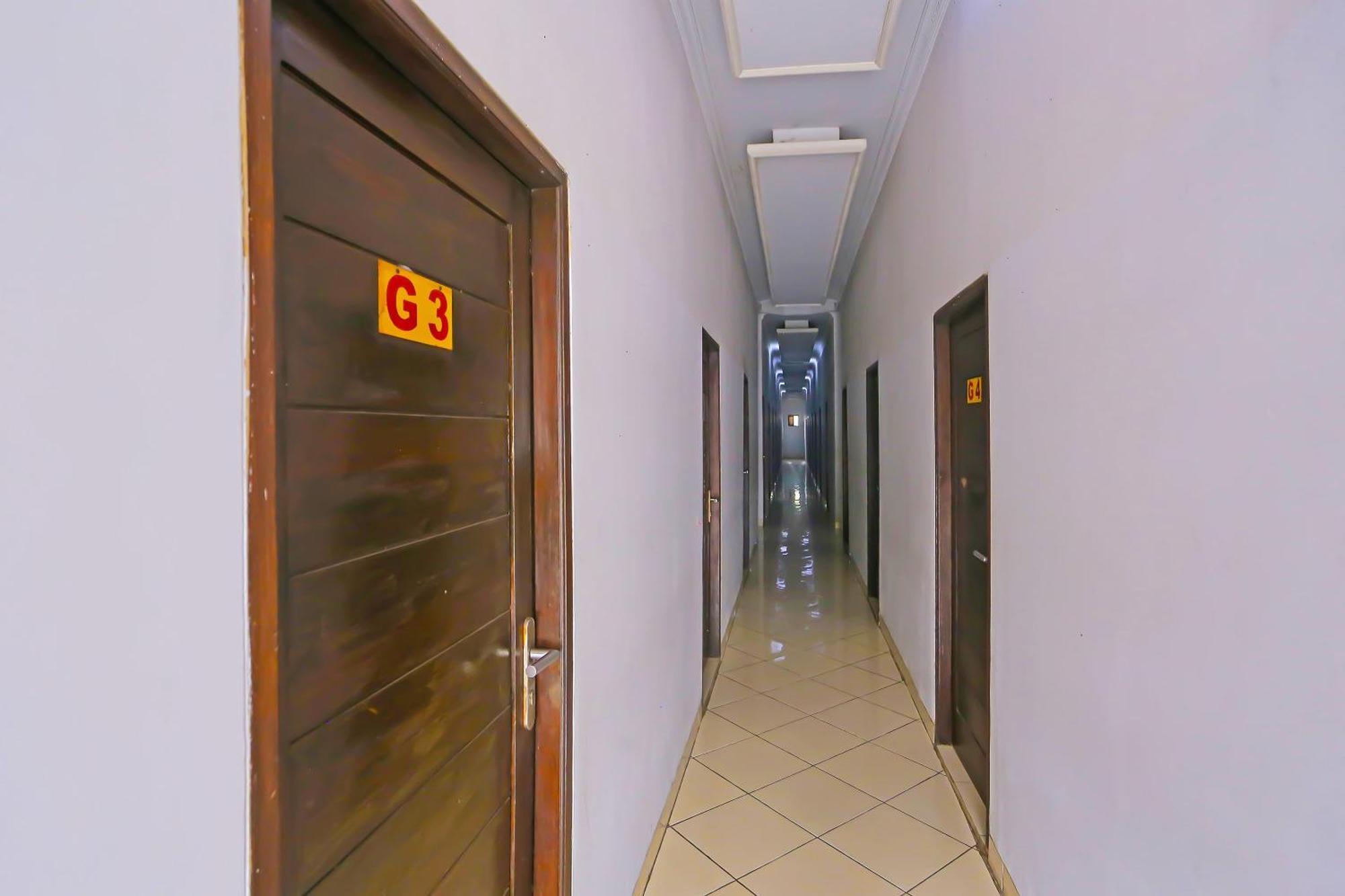 Super Oyo 3978 Hotel Danau Indah Бекаси Екстериор снимка