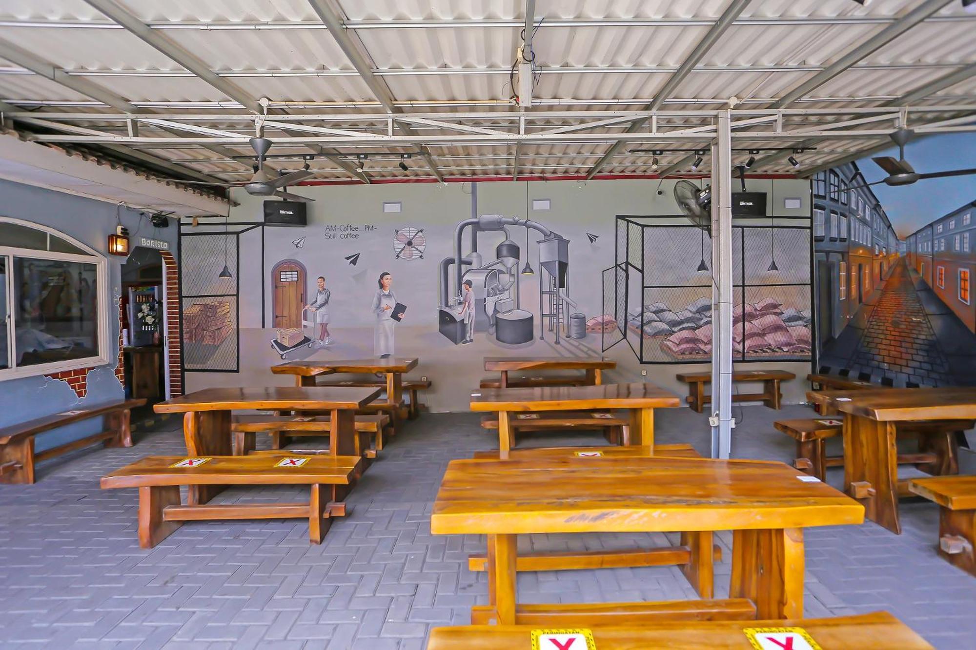 Super Oyo 3978 Hotel Danau Indah Бекаси Екстериор снимка