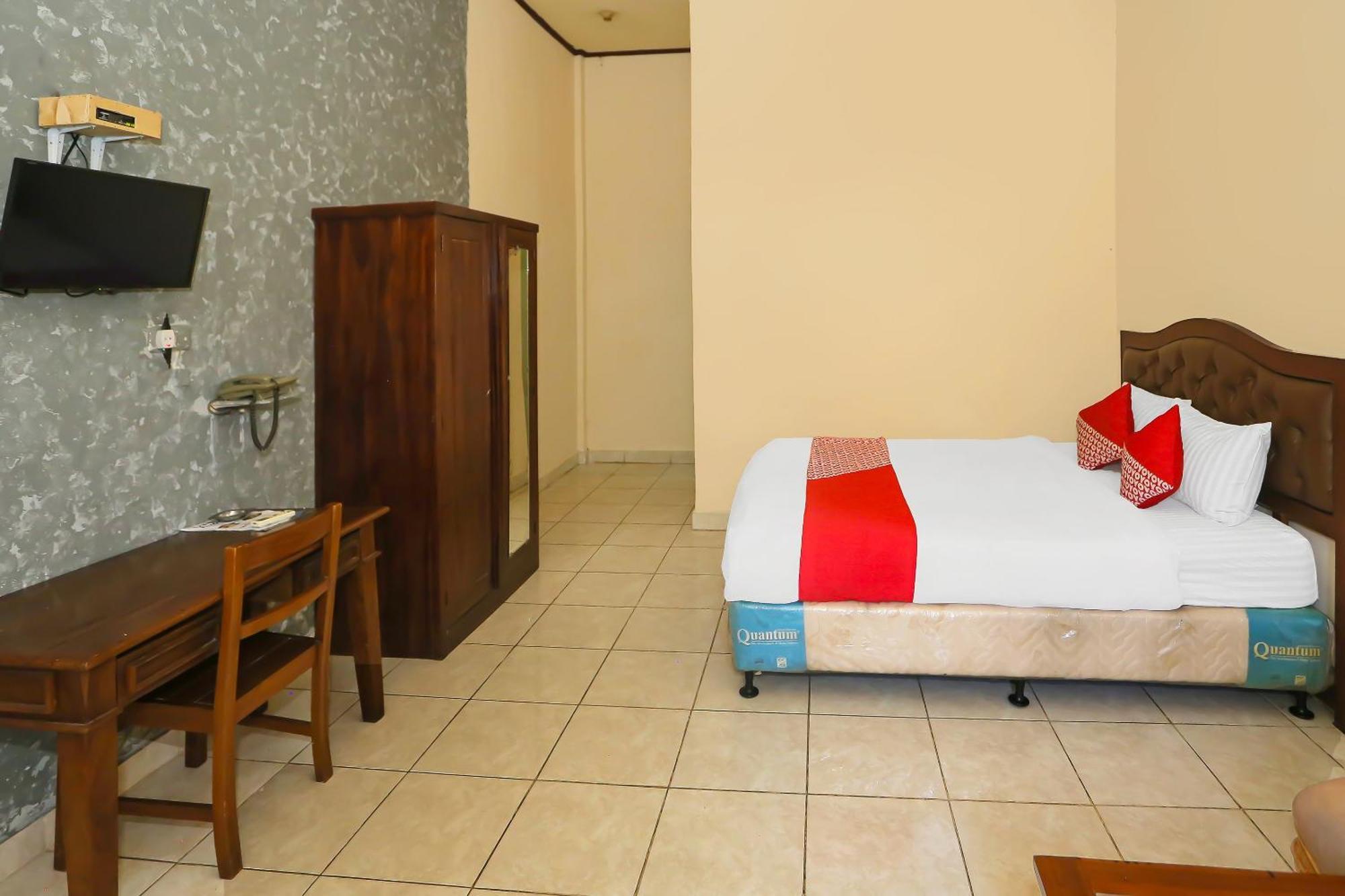 Super Oyo 3978 Hotel Danau Indah Бекаси Екстериор снимка
